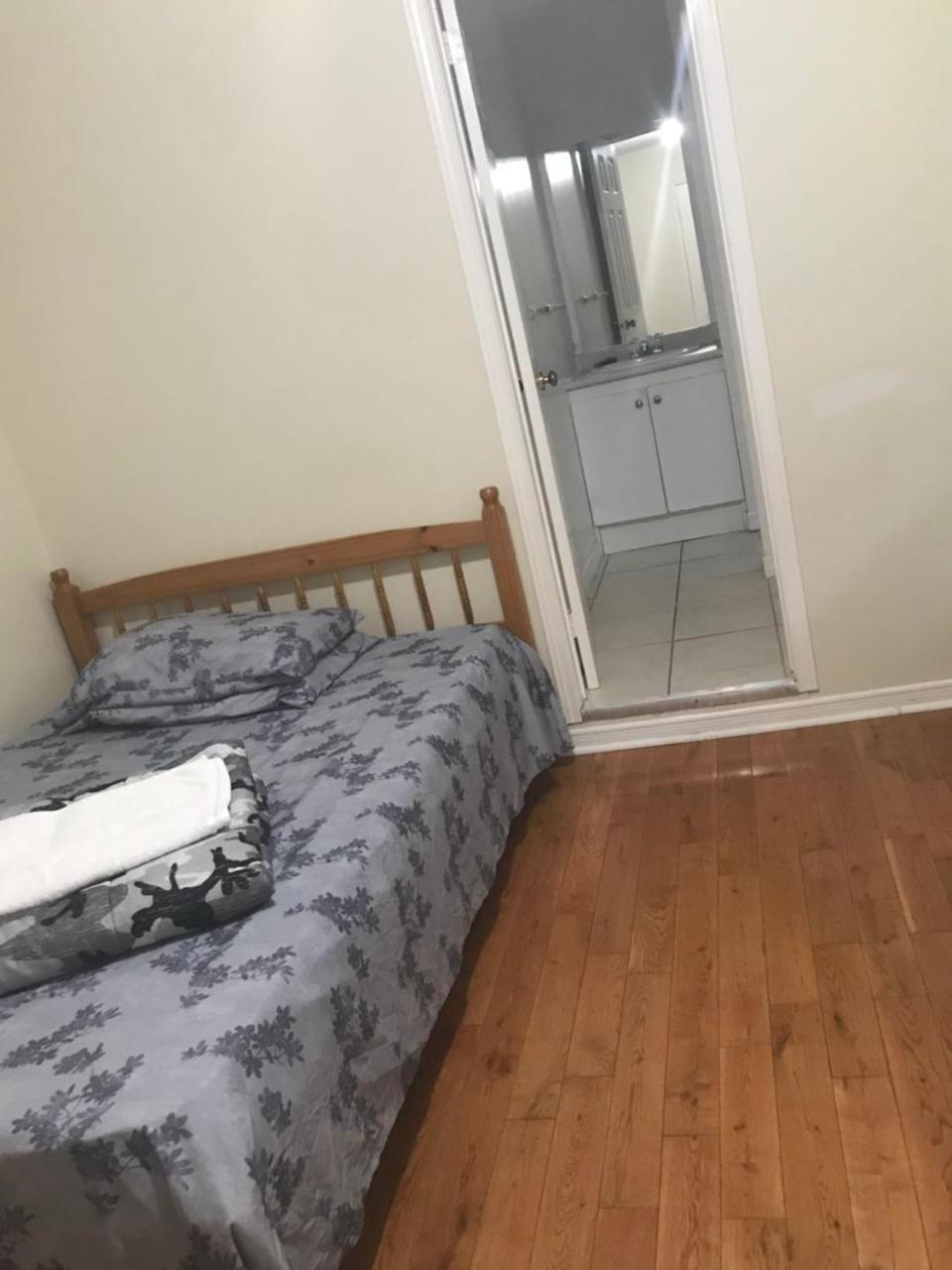 Monthly University Apartment-Elizabeth Toronto Extérieur photo
