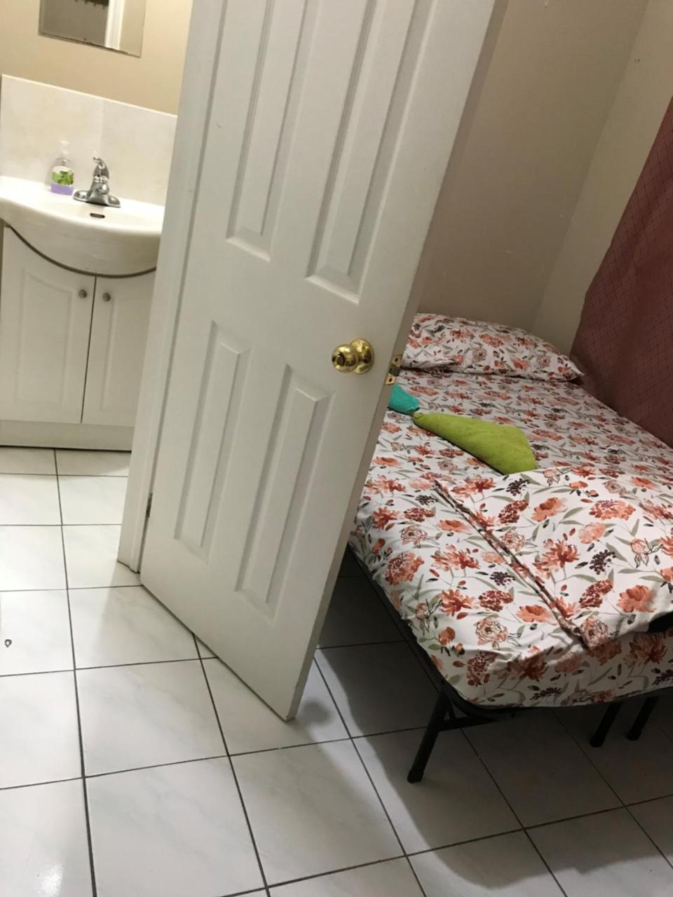 Monthly University Apartment-Elizabeth Toronto Extérieur photo
