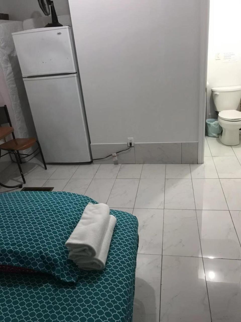 Monthly University Apartment-Elizabeth Toronto Extérieur photo