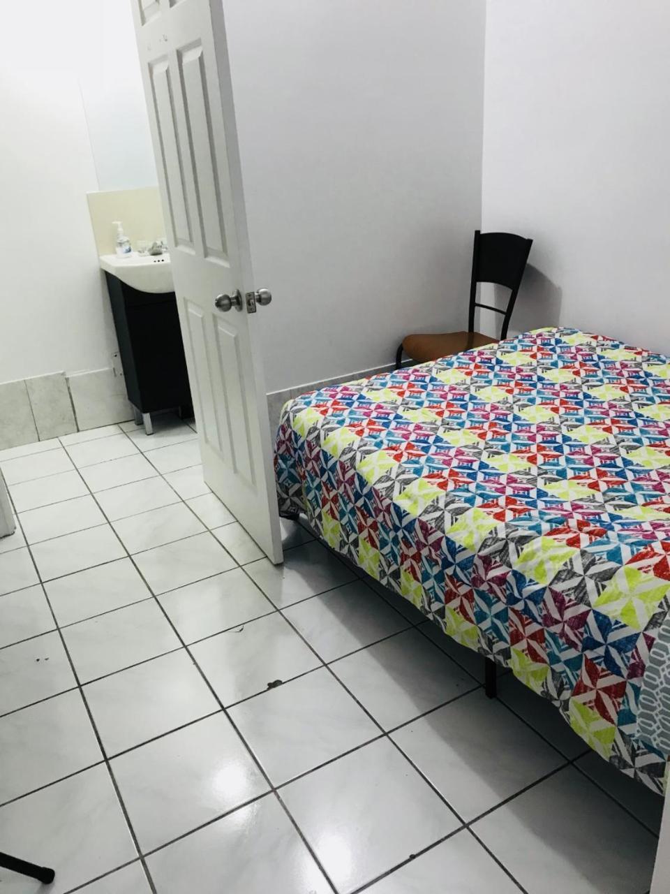 Monthly University Apartment-Elizabeth Toronto Extérieur photo