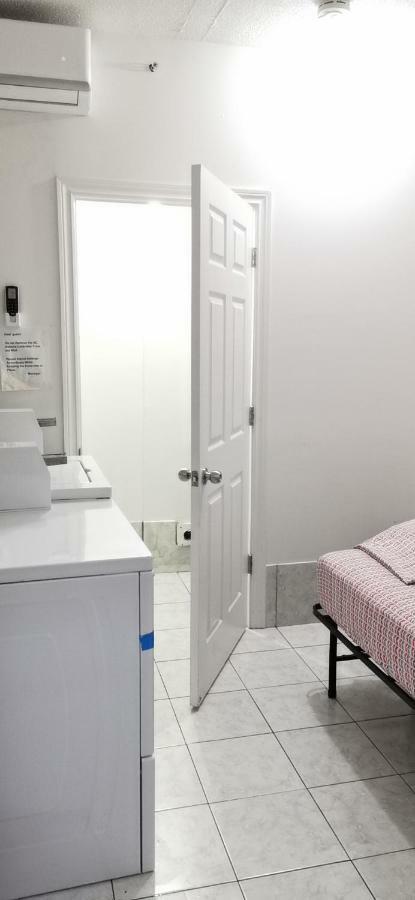 Monthly University Apartment-Elizabeth Toronto Extérieur photo