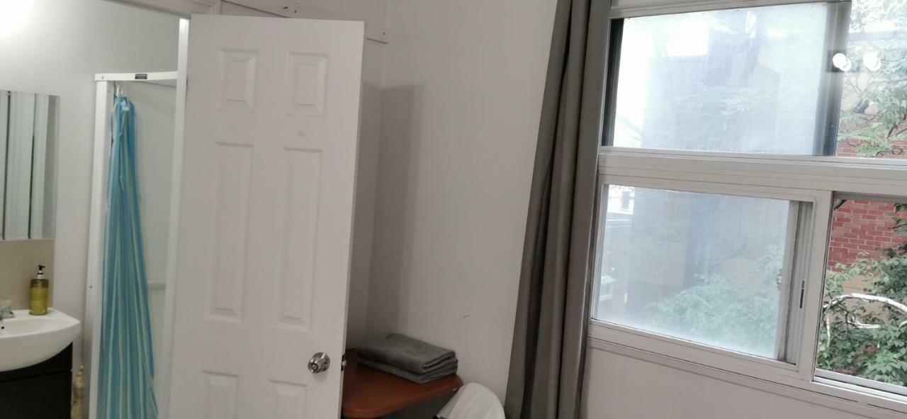 Monthly University Apartment-Elizabeth Toronto Extérieur photo